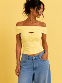 RUFFLED OFF-SHOULDER TOP